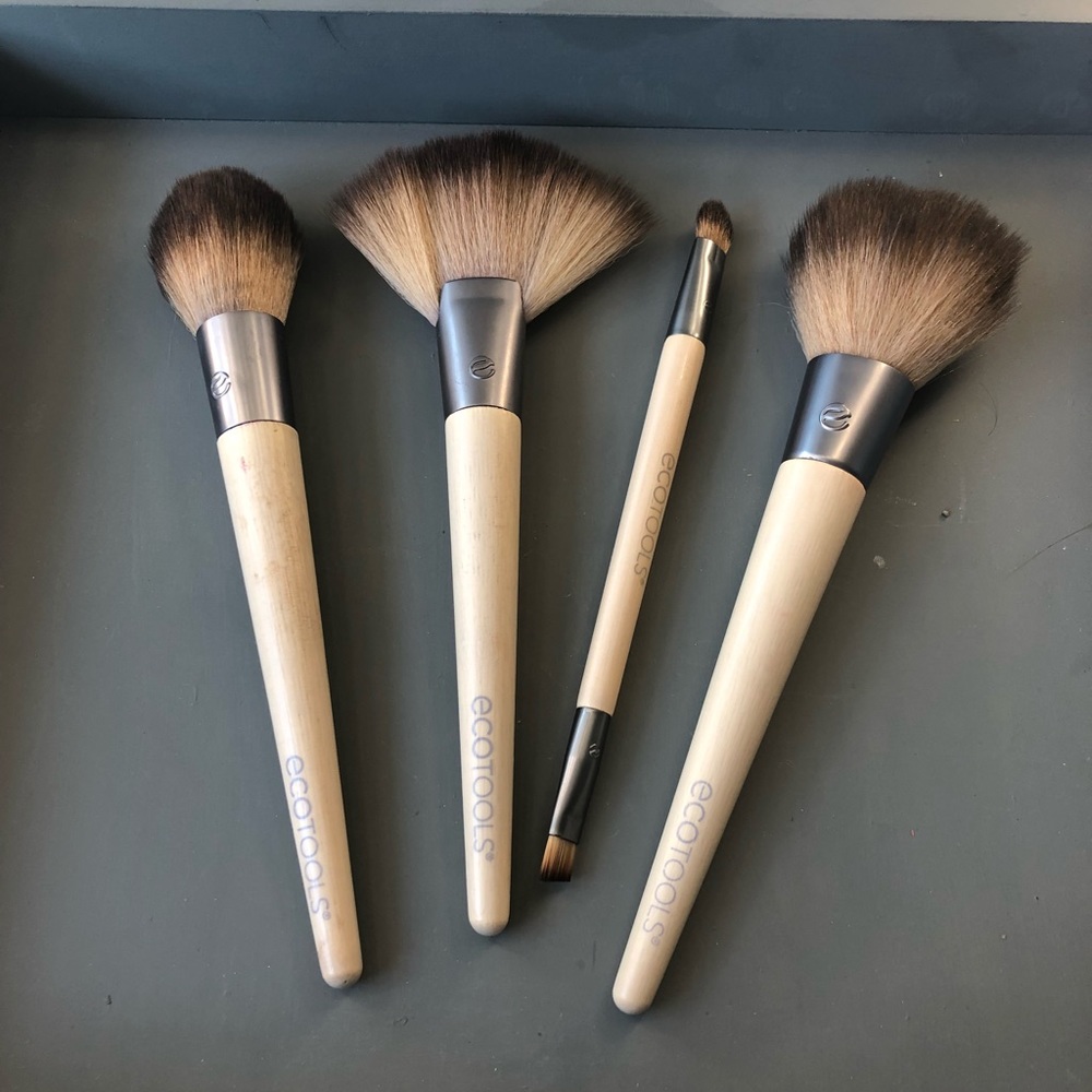 Set of eco tool brushes